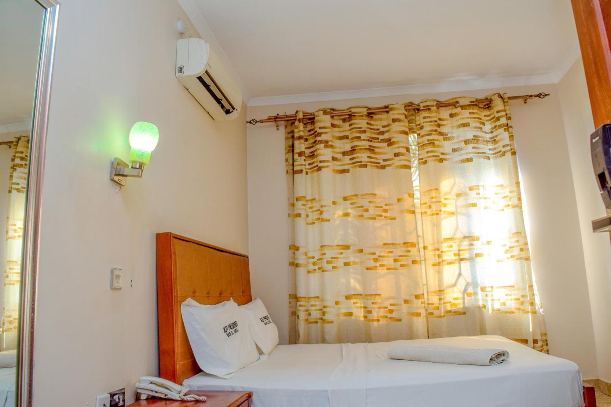 K27 Premier Backpackers Hostel Dar es Salaam Luaran gambar