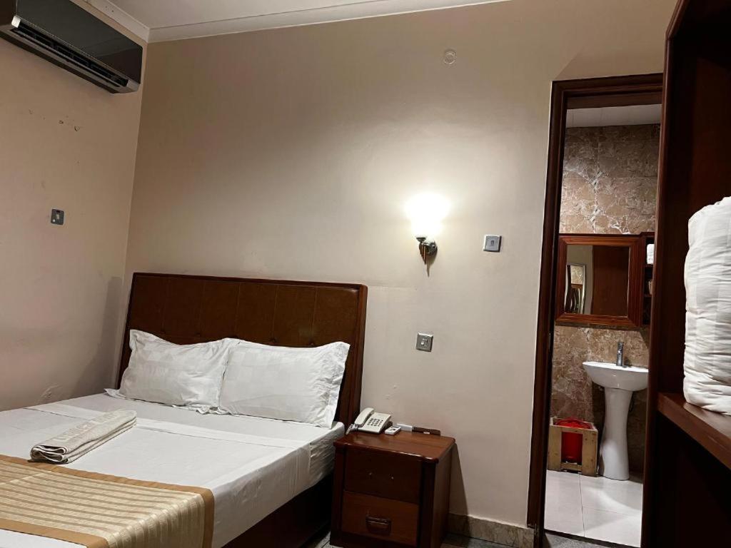 K27 Premier Backpackers Hostel Dar es Salaam Luaran gambar